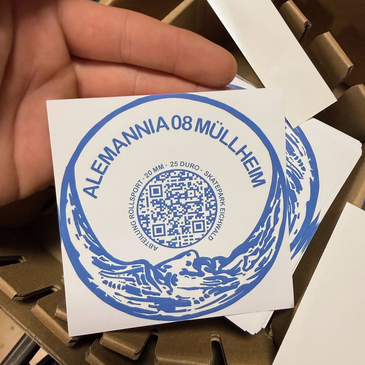 Sticker – Vereinslogo, quadratisch auf weißem Hintergrund